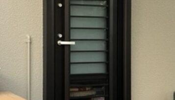 高断熱だけじゃなく換気も！勝手口ドア取替工事【松川村　M様邸】 サムネイル